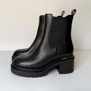 DKNY Patria Chelsea Boots Womens Size 7 Black Lug Sole Platform Block Heel Ankle